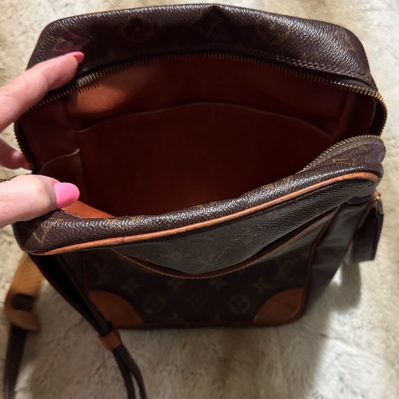 🔥 COA Louis Vuitton Danube Monogram Crossbody Bag in GUC 🔥 - Picture 3 of 15